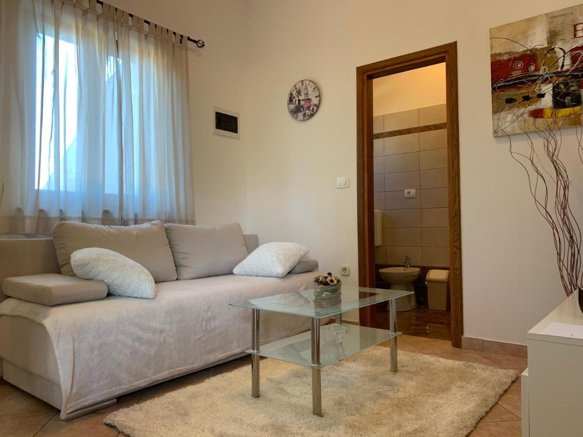 Apartments & Room Piutti Bale Exterior photo